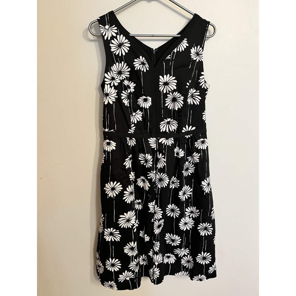 Talbots Black White Floral Daisy Print Fit and Flare Dress Size 8P Knee Length
